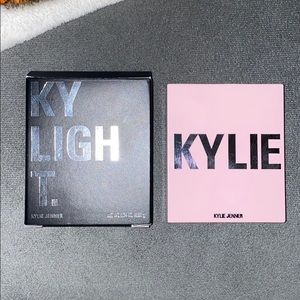 Kylie Cosmetics KYLIGHTER